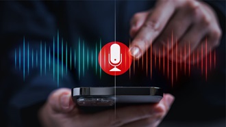 mani tengono cellulare con simbolo audio